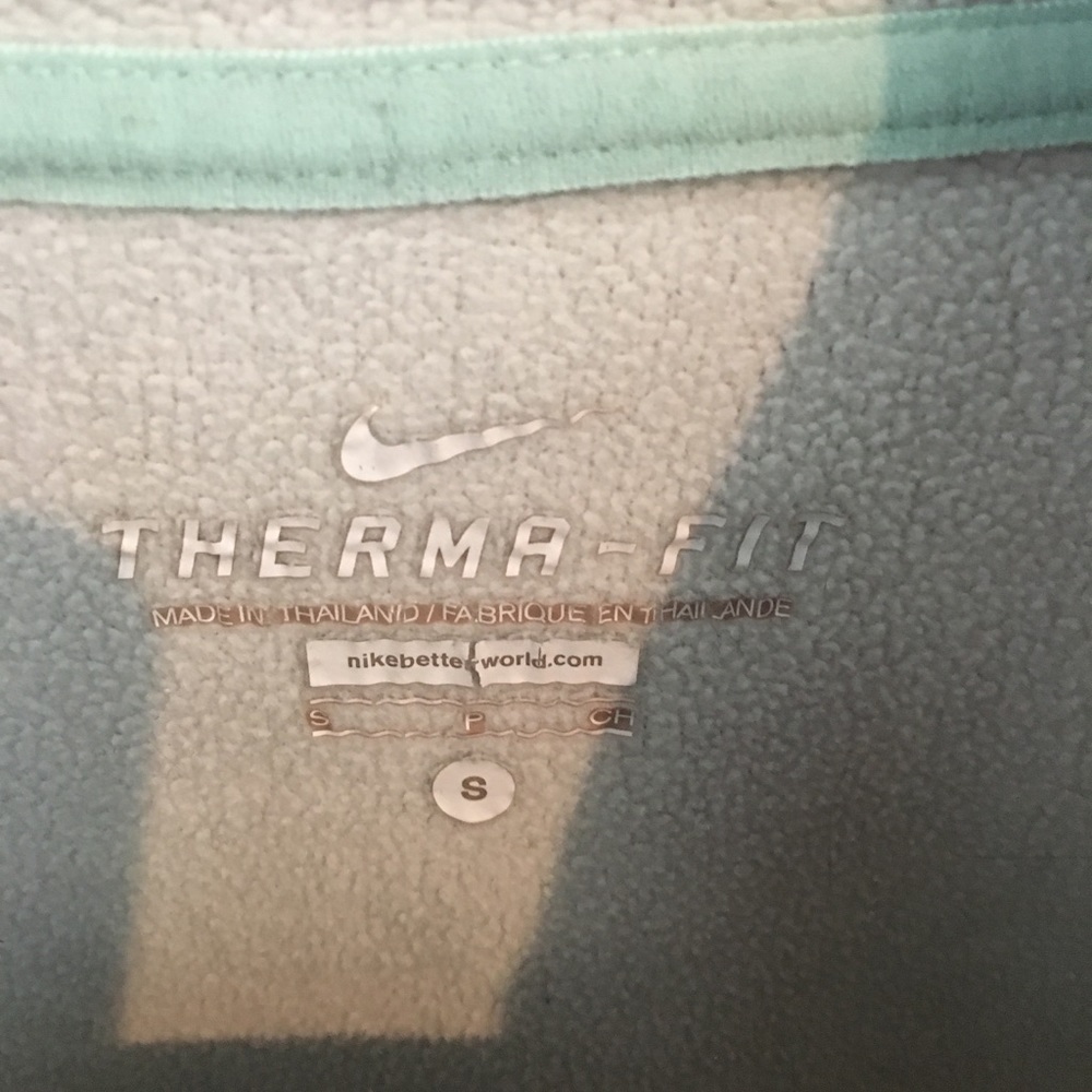 Nike women’s hoodie. - Picture 4 of 4